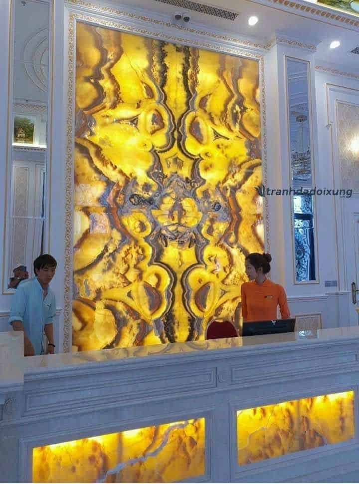 Tranh đá Onyx tự nhiên trang trí sảnh quầy lễ tân khách sạn 