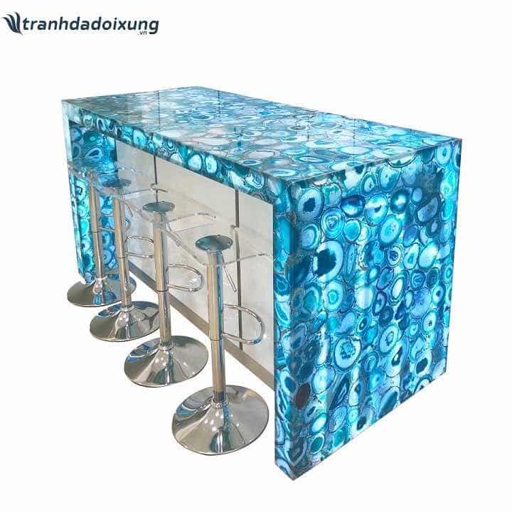 Đá mã não màu xanh dương trang trí bàn uống nước